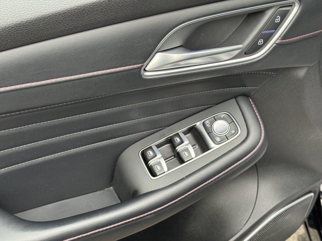 MG EHS Luxury SUV Automatik